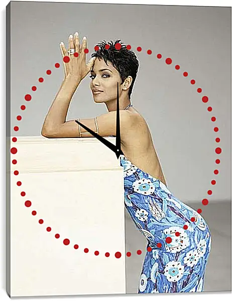 Часы картина - Холли Бери