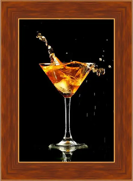 Картина в раме - Всплеск в бокале мартини. Всплеск вкуса.