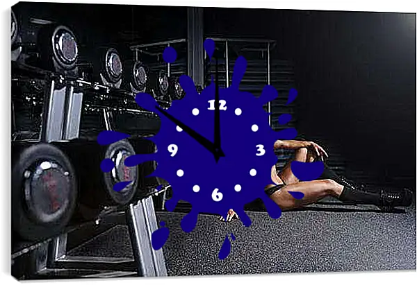 Часы картина - Девушка отдыхает в спортзале