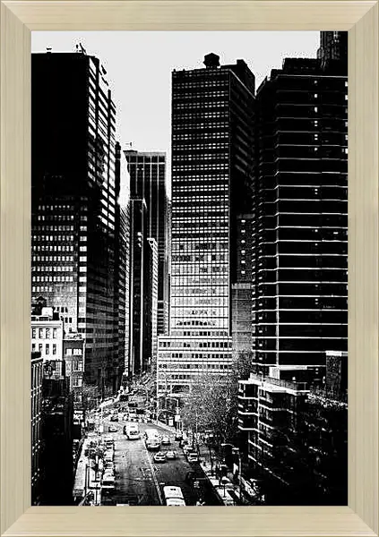 Картина в раме - Улица в городе