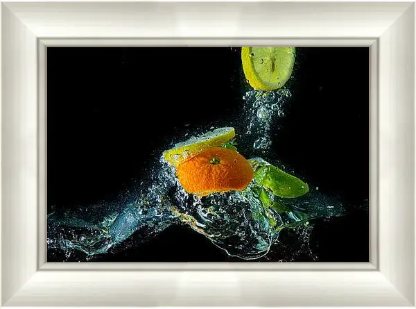 Картина в раме - Фрукты в пузырьках воды. Фруктовая свежесть.