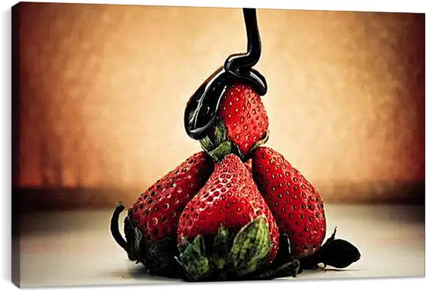 Постер на подрамнике - Клубника в шоколаде. Сладкое искушение.