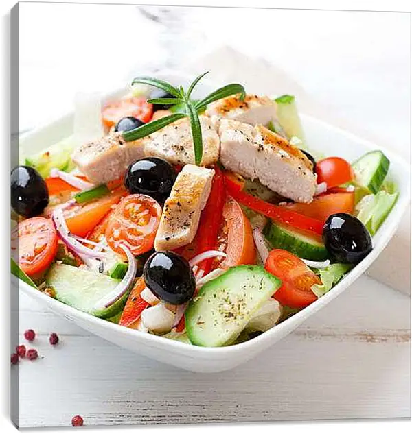 Постер на подрамнике - Салат с куриным филе. Средиземноморская свежесть.