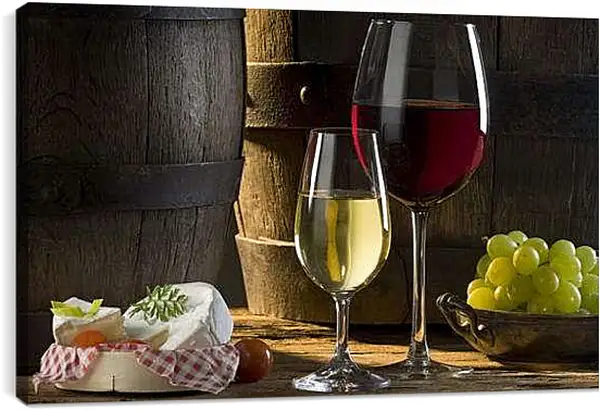 Постер на подрамнике - Бокал красного и бокал белого вина с виноградом на столе. Вино и Натюрморт.