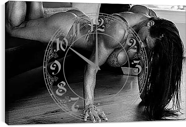 Часы картина - Девушка отжимается
