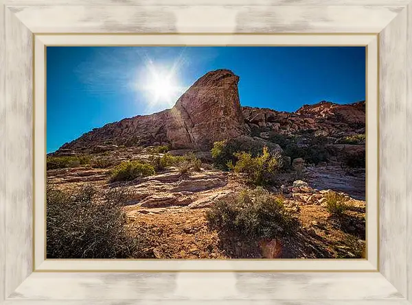 Картина в раме - Скалы на фоне неба