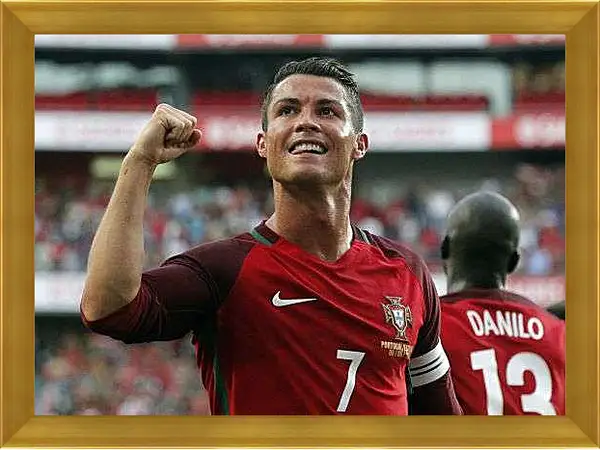 Картина в раме - Криштиану Роналду в сборной Португалии.