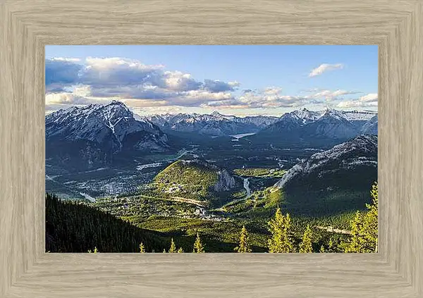 Картина в раме - Деревушка вокруг гор