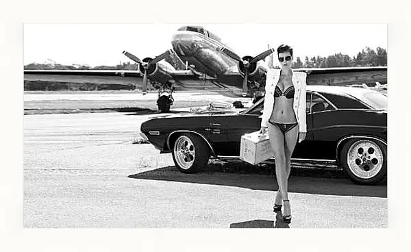 Картина в раме - Девушка, авто и самолет