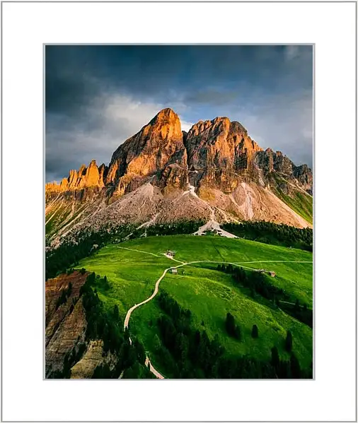 Картина в раме - Хижины возле гор