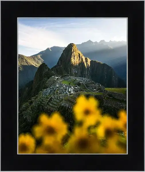 Картина в раме - Горы и лучи солнца