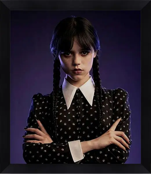 Картина в раме - Уэнсдей Аддамс с перекрещенными руками