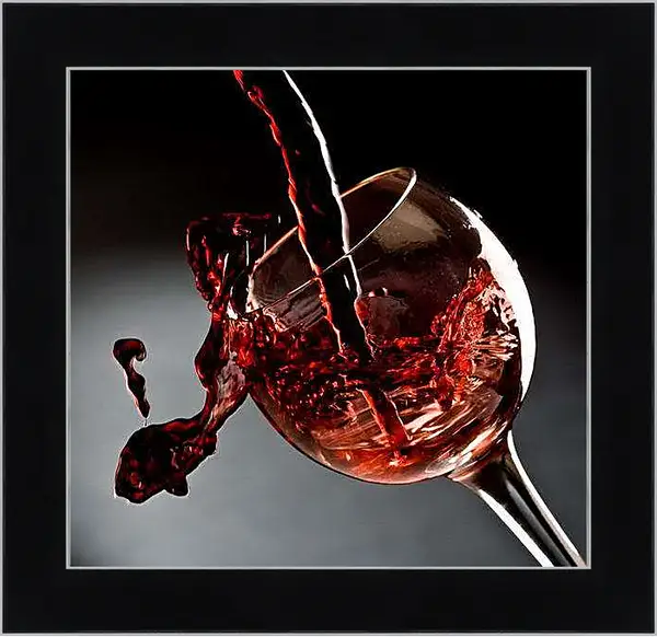 Картина в раме - Всплеск в бокале вина. Виноградный вихрь.