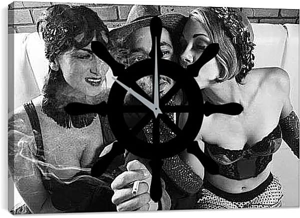 Часы картина - В окружении дам