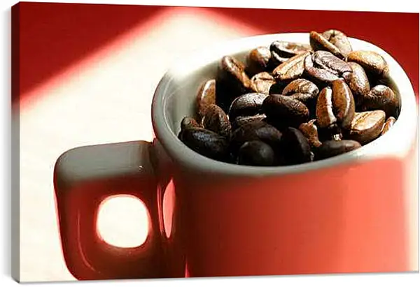 Постер на подрамнике - Полная чашка зёрен кофе. Ароматное утро.