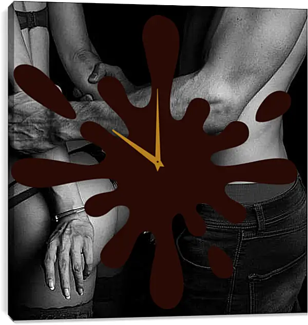 Часы картина - Руки девушки в застегнутых наручниках