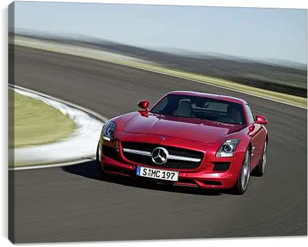 Постер на подрамнике - Красный Мерседес в движении