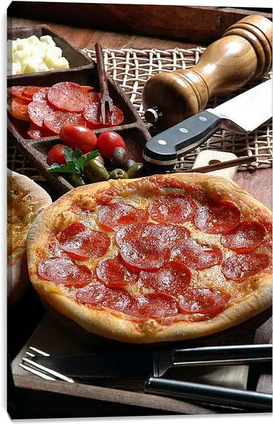 Постер на подрамнике - Пицца с салями. Итальянское застолье.