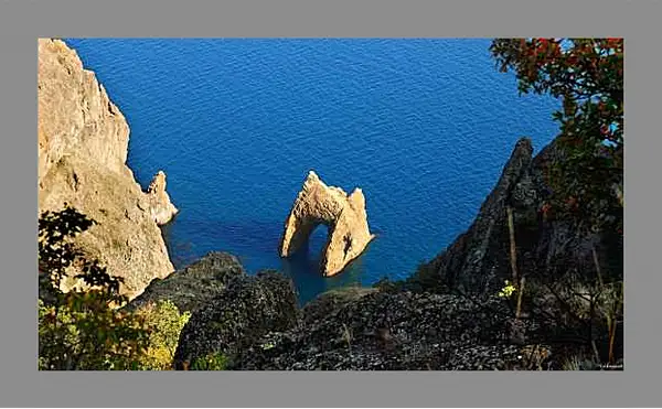 Картина в раме - Золотые Ворота. Крым