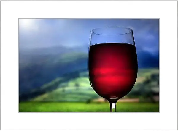 Картина в раме - Бокал вина на фоне пейзажа. Вкус Тосканы.