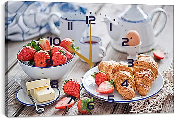 Часы картина - Два сырка, клубника и два круассана