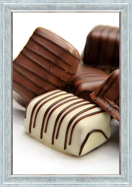 Картина в раме - Конфета в белом шоколаде. Шоколадное Наслаждение.