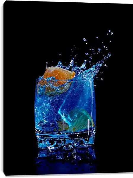 Постер на подрамнике - Напиток в стакане. Всплеск свежести.