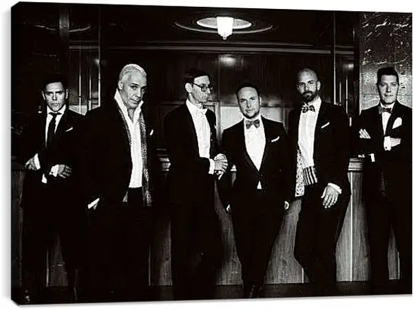 Постер на подрамнике - Тилль и команда на стиле