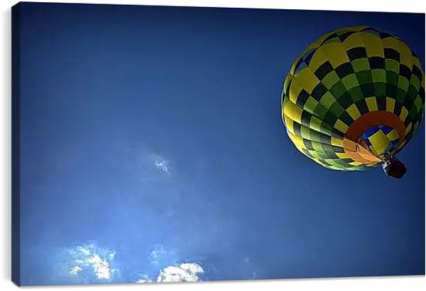 Постер на подрамнике - Воздушный шар в небе