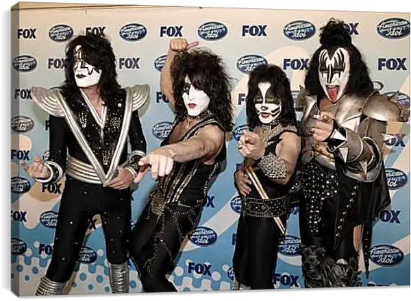 Постер на подрамнике - Кисс. Kiss