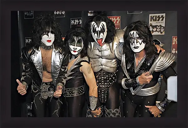 Картина в раме - Кисс. Kiss Картина в раме - Кисс. Kiss