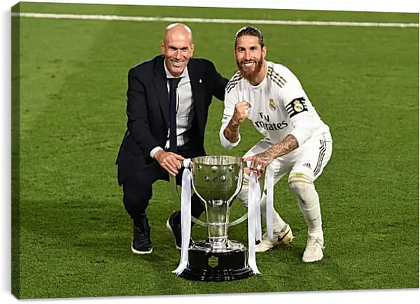 Постер на подрамнике - Зидан и Рамос с кубком. ФК Реал Мадрид. FC Real Madrid Постер на подрамнике - Зидан и Рамос с кубком. ФК Реал Мадрид. FC Real Madrid