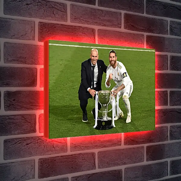 Лайтбокс световая панель - Зидан и Рамос с кубком. ФК Реал Мадрид. FC Real Madrid Лайтбокс световая панель - Зидан и Рамос с кубком. ФК Реал Мадрид. FC Real Madrid
