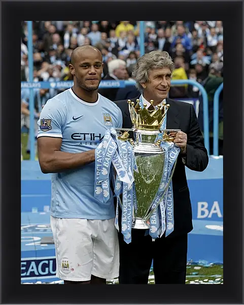 Картина в раме - Компани с кубком. Манчестер Сити. Manchester City Картина в раме - Компани с кубком. Манчестер Сити. Manchester City