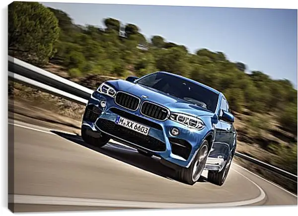 Постер на подрамнике - Синяя BMW В движении Постер на подрамнике - Синяя BMW В движении