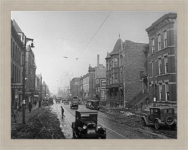 Картина в раме - Gangsters hideout across from slaying scene in Chicago, Illinois. This is a view of the 2100 block of North Clark Street, Chicago. The building on th - Чикаго, штат Иллинойс
Картина в раме - Gangsters hideout across from slaying scene in Chicago, Illinois. This is a view of the 2100 block of North Clark Street, Chicago. The building on th - Чикаго, штат Иллинойс