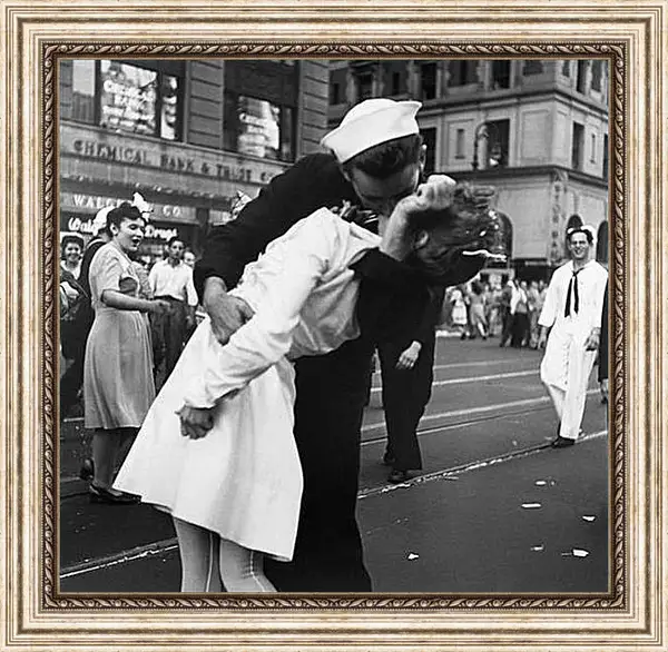 Картина в раме - VJ Day, The Kiss - Безоговорочная капитуляция, Поцелуй на Таймс Сквер
Картина в раме - VJ Day, The Kiss - Безоговорочная капитуляция, Поцелуй на Таймс Сквер