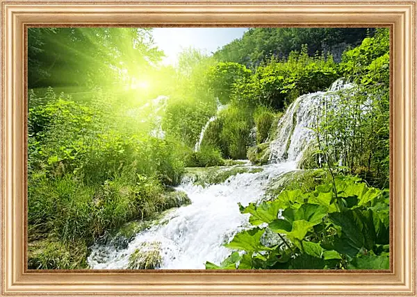 Картина в раме - Водопад в лесу под солнцем Картина в раме - Водопад в лесу под солнцем
