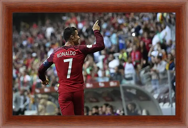 Картина в раме - Криштиану Роналду в сборной Португалии. (Cristiano Ronaldo) Картина в раме - Криштиану Роналду в сборной Португалии. (Cristiano Ronaldo)