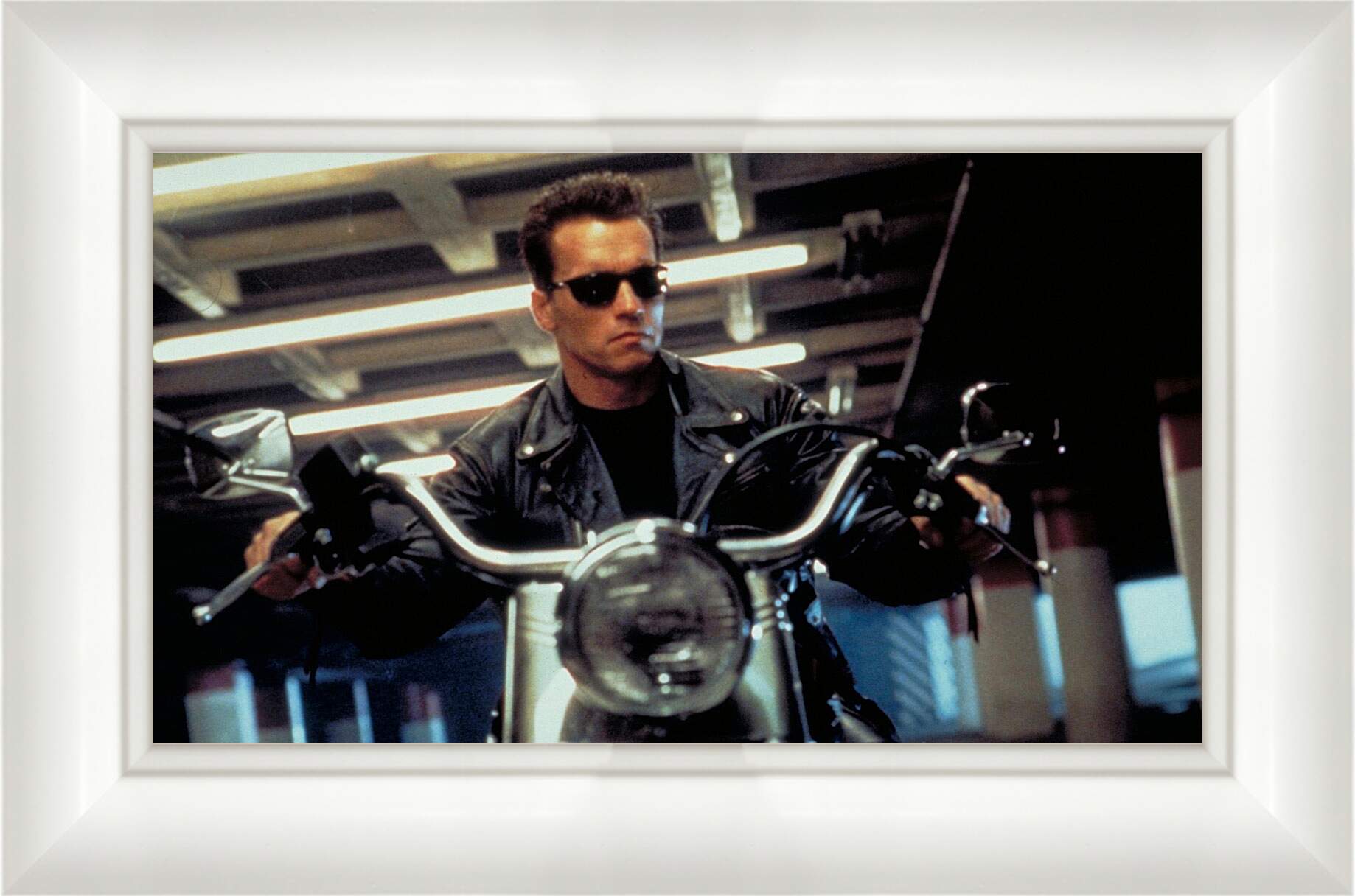 Картина в раме - Арнольд Шварценеггер. Мотоцикл. Очки. Терминатор 2