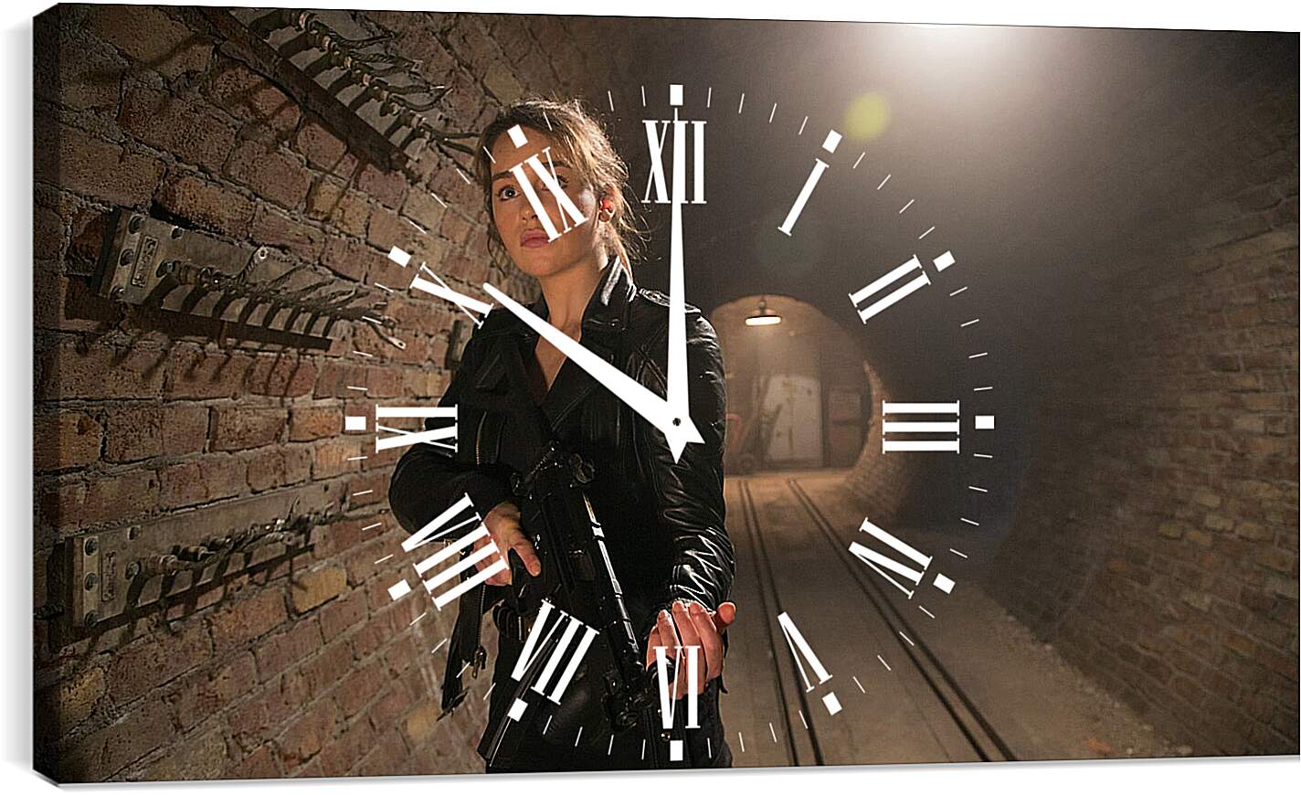 Часы картина - Эмилия Кларк. Автомат. Терминатор Генезис