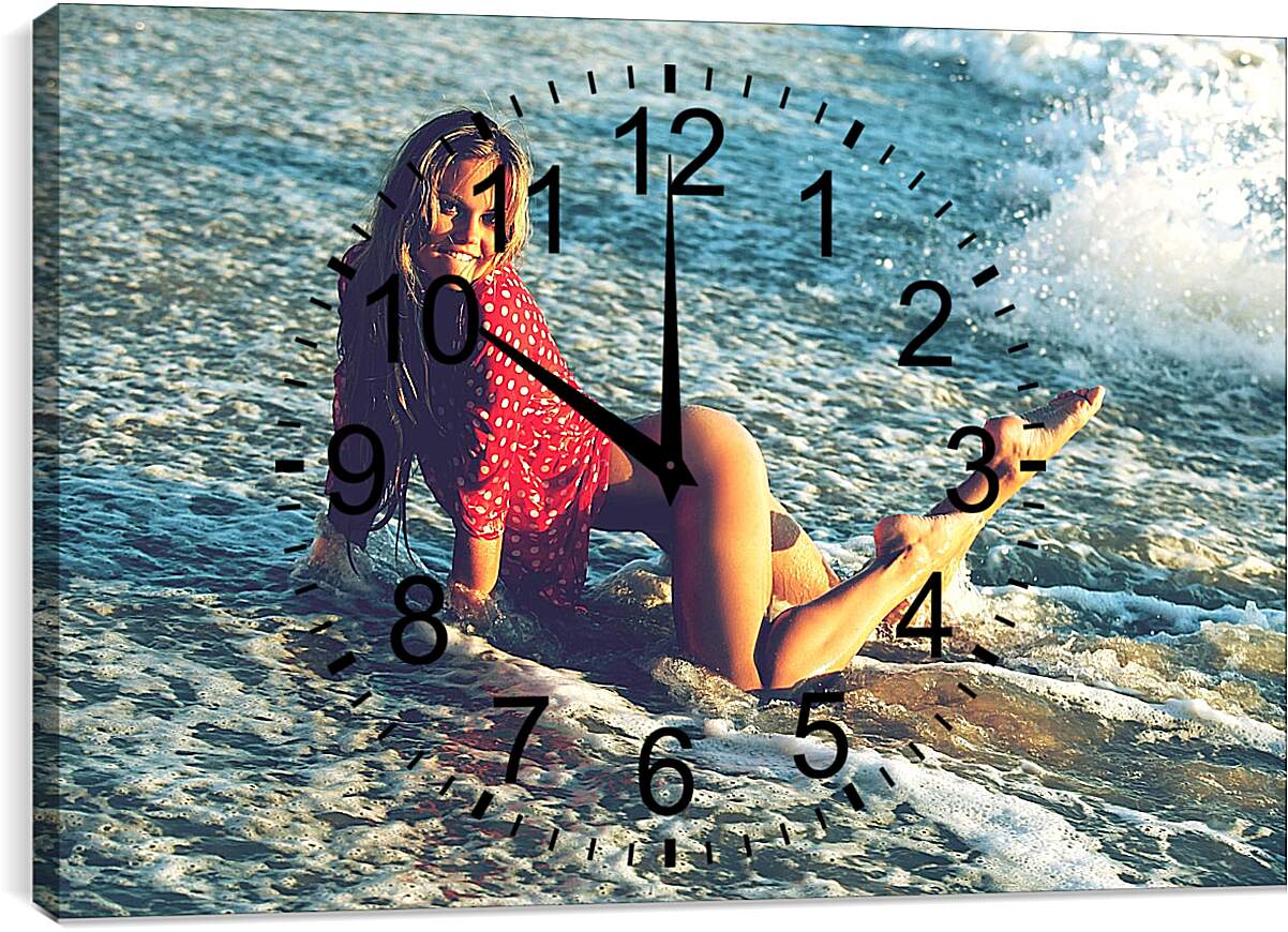Часы картина - Девушка. Пляж. Море. Волны. Эротика