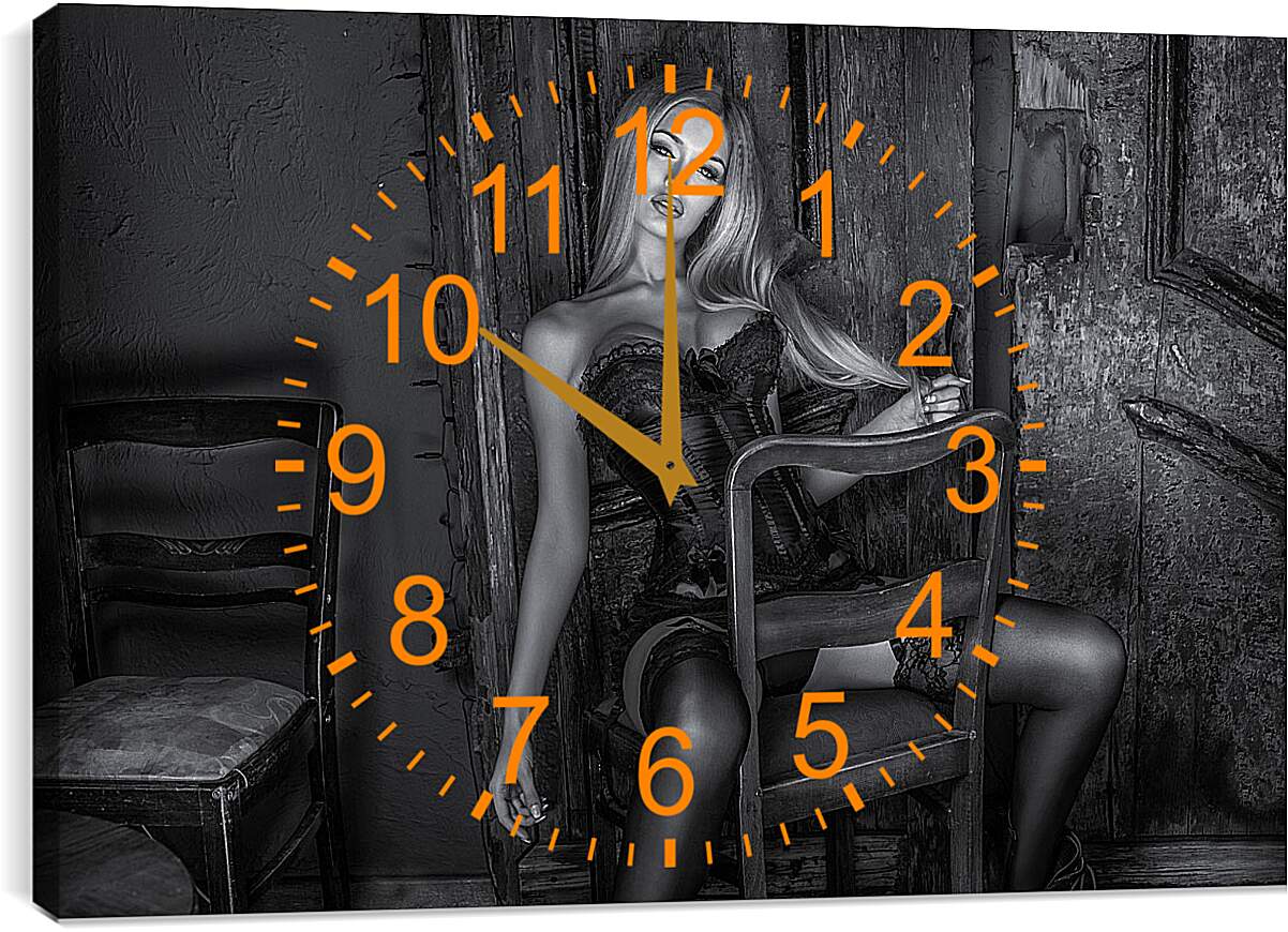 Часы картина - Девушка на стуле. Комната. Эротика