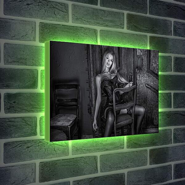 Лайтбокс световая панель - Девушка на стуле. Комната. Эротика