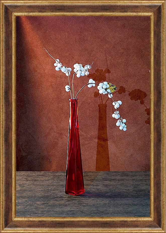 Картина в раме - Натюрморт с ветками снежноягодника. Валентин Иванцов