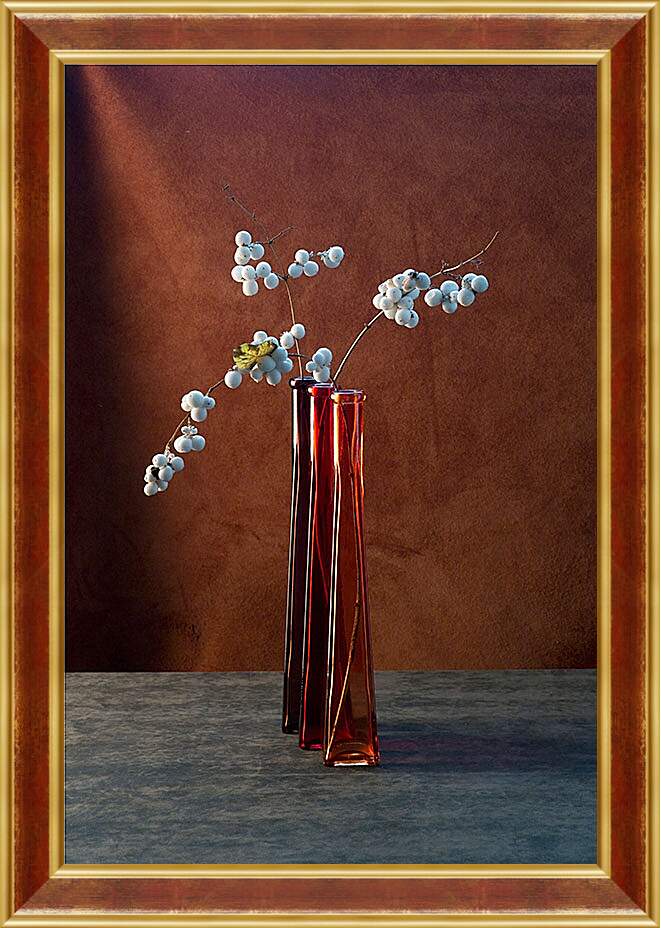 Картина в раме - Натюрморт с ветками снежноягодника 1. Валентин Иванцов