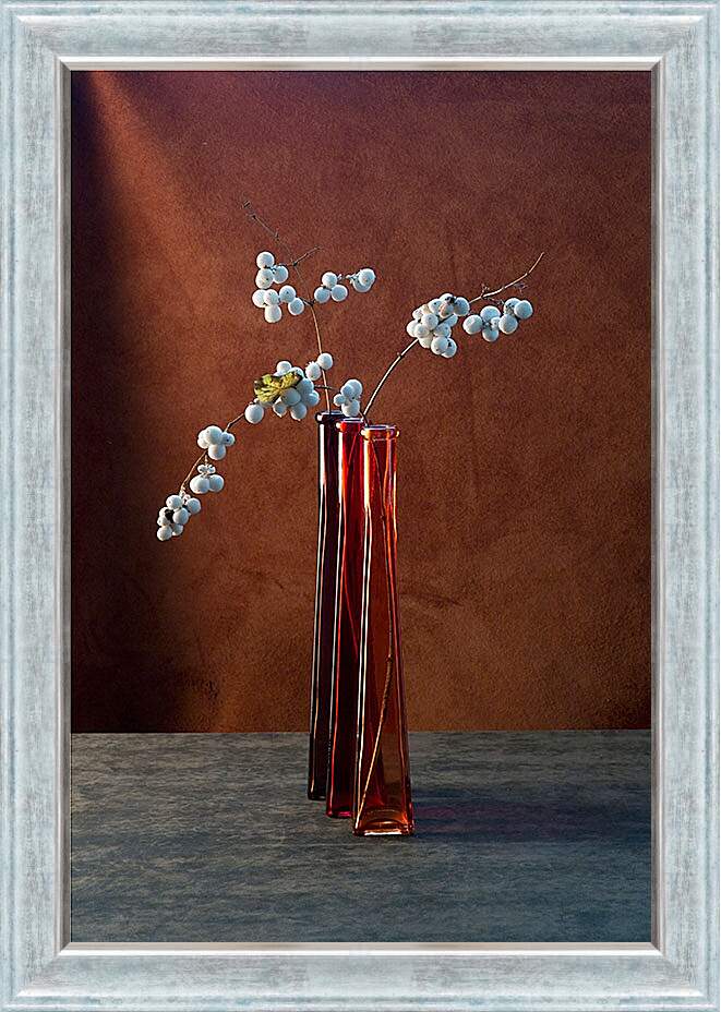 Картина в раме - Натюрморт с ветками снежноягодника 1. Валентин Иванцов