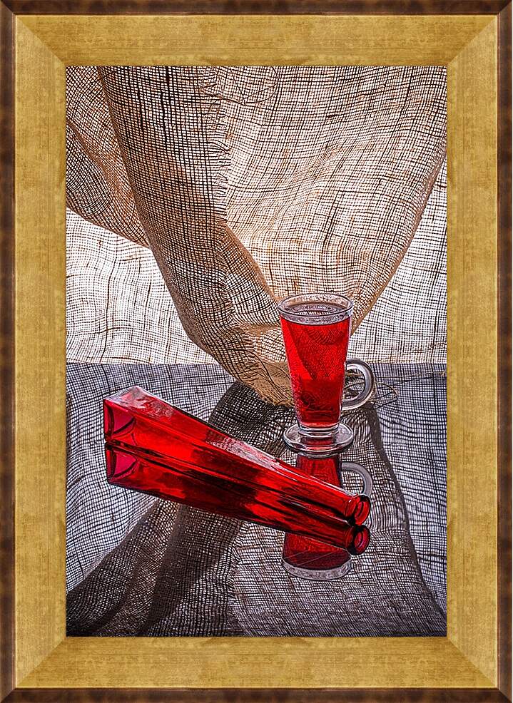 Картина в раме - Натюрморт с красной бутылкой