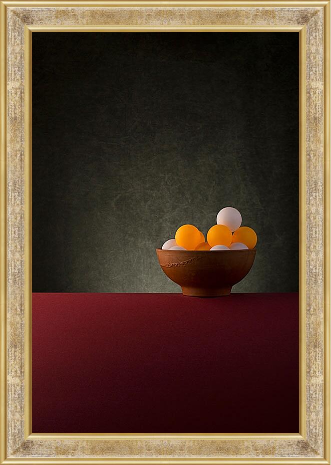 Картина в раме - Натюрморт с шарами в вазе