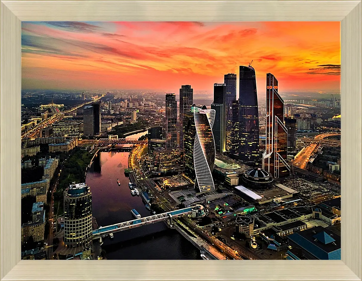 Картина в раме - Москва-Сити на закате